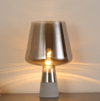 Lampe de table moderne vintage LED en ciment Lampe de table décorative pour chambre à coucher en verre avec alimentation en courant alternatif