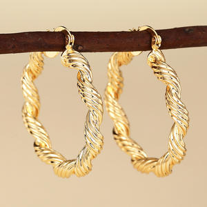 Pendientes de aro trenzados de oro Nina Ricci para mujer, joyería fina clásica para uso diario, chapado en oro de 18 quilates, tamaño grande - Product Image 5