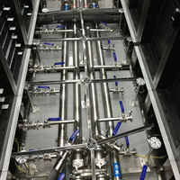 Système de refroidissement haute pression pour serveur GPU : Rack de tubes en acier inoxydable à boucle secondaire, plaque froide en tube intégrée au châssis, collecteur pour clusters IA et système DLC