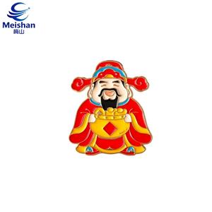 เหรียญตราเทพเจ้าแห่งโชคลาภเม่ยซาน ชุดแดง มงกุฎทอง ถือทองคำ  โลหะผสมแกะสลัก  รูปแบบดั้งเดิม สัญลักษณ์แห่งโชคลาภ ของขวัญ - Product Image 2