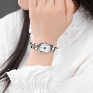 นาฬิกาข้อมือสไตล์ชาแนลรุ่นใหม่ หน้าปัดสี่เหลี่ยมเล็ก ดีไซน์สร้างสรรค์ สายถักแบบควอตซ์ - Product Image 5
