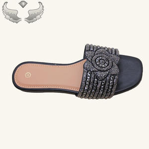 Sandales et pantoufles plates pour femmes, <span class=keywords><strong>de</strong></span> haute qualité, tendance, été, nouveau design, décontractées, avec strass, pour l'extérieur - Product Image 3