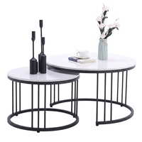 Table basse en pierre frittée marbrée, table gigogne ronde ambre, structure en métal doré, mobilier de salon