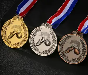 Médailles de football personnalisées d'usine conception libre médailles de taekwondo de football en métal médaille en plastique de football