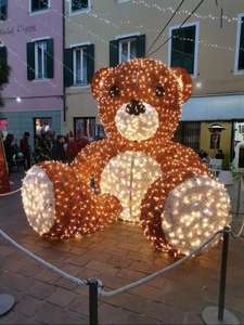 Escultura de oso con marco de metal iluminado en 3D con luces LED para decoración navideña en centros comerciales y plazas de parques. - Product Image 1