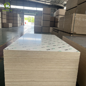 Pannello in compensato melaminico da 18 mm a basso prezzo, 4x8, di grado mobili, <span class=keywords><strong>laminato</strong></span> <span class=keywords><strong>bianco</strong></span> per armadietti - Product Image 1