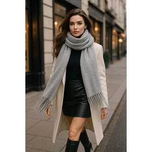 Bufanda de Lana con Borlas Color Café para Mujer, 45x200 cm, Logotipo Personalizado, Estampado Jacquard, Bufanda Larga de Invierno, Estilo Liso - Product Image 2