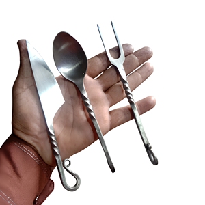 Ensemble de couverts vikings professionnels en acier à haute teneur en carbone forgé à la main, ustensiles de cuisine médiévaux - Product Image 2