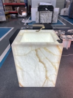 Table basse de salon moderne de luxe en marbre naturel blanc translucide, table à manger îlot, mur de fond