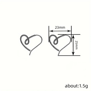 Orecchini a Cuore Irregolare per Donne, Gioielli Minimalisti di Design per Uso Quotidiano - Product Image 4