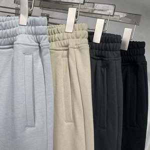 Pantaloncini in bianco con Logo personalizzato pantaloncini di cotone firmati di alta qualità pantaloncini sportivi Casual da uomo da allenamento - Product Image 2