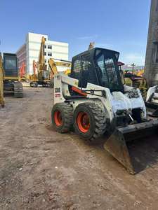 Chargeuse compacte S300 modèle 2023 d'occasion en excellent état, moteur et roulements inclus, équipement de construction à vendre - Product Image 3