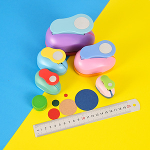 ชุดเครื่อง<span class=keywords><strong>ตัด</strong></span>ลายนูน <span class=keywords><strong>ตัด</strong></span><span class=keywords><strong>กระดาษ</strong></span>เวเฟอร์ ทำ<span class=keywords><strong>ดอกไม้</strong></span> ตกแต่งเค้ก DIY งานฝีมือ<span class=keywords><strong>กระดาษ</strong></span>น้ำตาล อุปกรณ์ตกแต่งเค้ก เครื่องตัด<span class=keywords><strong>กระดาษ</strong></span>วงกลม - Product Image 4