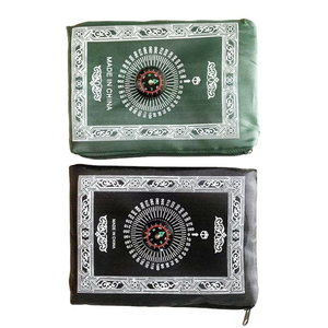 Tapis de prière islamique portable pliable en polyester avec <span class=keywords><strong>boussole</strong></span> Qibla intégrée et pochette - Product Image 2
