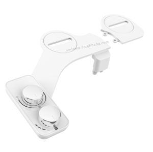 Cubierta de asiento de inodoro de bidé de doble boquilla de lujo moderno, nuevo diseño no eléctrico con <span class=keywords><strong>tapa</strong></span> de agua fría para baño o apartamento - Product Image 1