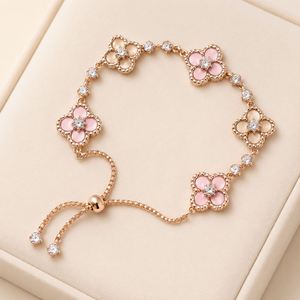 สร้อยข้อมือสแตนเลสชุบทอง 18K ลายดอกไม้สีชมพู สร้อยข้อมือแฟชั่นอเนกประสงค์ - Product Image 1
