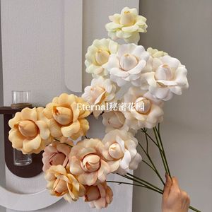 ดอกกุหลาบประดิษฐ์แบบก้านเดี่ยว สีโมรันดี สำหรับตกแต่งผนังงานแต่งงาน - Product Image 5