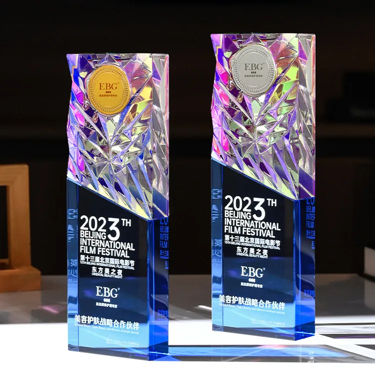 Özel 3d lazer kristal kupa Badminton kriket basketbol Golf beyzbol büyük kristal toplu kupa ödülü