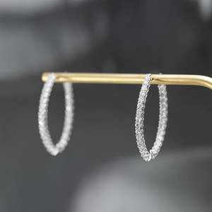 Orecchini a Cerchio Grandi e Rotondi per Donne, Gioielli per Orecchie Scintillanti con Pavé - Product Image 4
