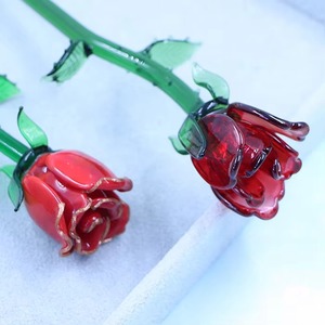 Rosa in Cristallo di <span class=keywords><strong>Murano</strong></span> Colorata Personalizzata all'Ingrosso, Rosa a Stelo Lungo con Cono Elegante in Vetro Artigianale - Product Image 4