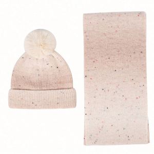 Ensemble bonnet et écharpe personnalisés en tricot chaud d'hiver avec pompon et motif dégradé, logo personnalisé - Product Image 2