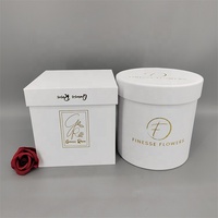 Boîtes en carton personnalisées blanches, design personnalisé, vente chaude, logo personnalisé en feuille d'or mat, boîte cadeau ronde ou carrée pour fleurs