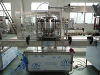 Machine de remplissage d'eau aromatisée pour petites entreprises / Ligne de production complète d'eau en bouteille