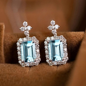 Orecchini a Perno con Croce in Zirconia Quadrata per Donne, Gioielli Delicati e alla Moda per Uso Quotidiano - Product Image 1