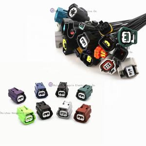 Assemblage personnalisé pour le connecteur de faisceau de câblage de voiture automatique de câble de Toyota pour la lumière de <span class=keywords><strong>moto</strong></span> et d'automobile faite sur commande - Product Image 1