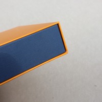 Boîte à tiroirs rectangulaire rigide personnalisée de luxe Boîtes d'emballage pour t-shirt avec écharpe en soie avec logo Mallette de rangement personnalisée pour emballage artisanal