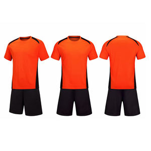 Traje de fútbol para adultos de alta calidad 2025, recién llegado, conjunto de uniforme liso por sublimación de poliéster, ropa de fútbol barata - Product Image 1
