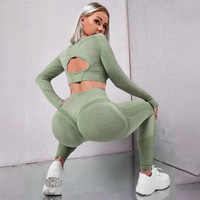 Ensemble de yoga deux pièces côtelé sans couture pour femme : Crop top respirant à manches longues et legging de sport taille haute avec soutien-gorge de sport intégré
