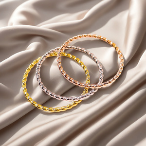 Anillo Apilable de Acero Inoxidable con Diseño de Cuerda Trenzada en Acabado Dorado, Oro Rosa y Plateado - Product Image 1