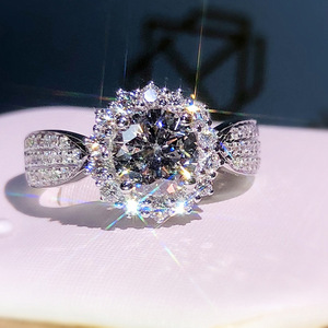 Anello con micro zirconi intarsiati effetto cielo stellato, molto venduto, gioiello da sposa alla moda per donna - Product Image 6