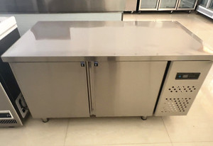 Refrigerador Bajo Mostrador Pusen <span class=keywords><strong>de</strong></span> 2 Puertas con Enfriamiento por Aire, Sin Escarcha, Mostrador para Ensaladas, Equipamiento <span class=keywords><strong>de</strong></span> Cocina para Mantener Alimentos Frescos - Product Image 3