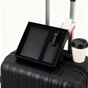 Porta Pasaportes de Cuero Ecológico Personalizable, Minimalista, con Organizador de Boletos, Etiqueta para Equipaje y Estuche de Viaje, Set de Regalo - Product Image 4