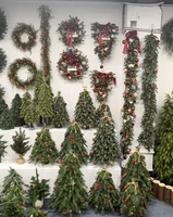 Sapin de Noël floqué en PE de 36-60 cm, design incurvé unique avec clochettes rouges, décoration de table de Noël, ornement suspendu de boutique pour les fêtes
