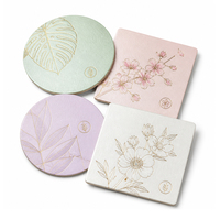 Posavasos Personalizados en Blanco Perla, Impresión a Doble Cara, Tamaño Personalizado para Bares y Cafeterías, Calidad Premium, Suministro al por Mayor