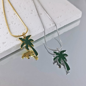 สร้อยคอจี้รูปใบไม้สีเขียวสแตนเลสสตีล ดีไซน์พืชพรรณ แฟชั่นลำลองสำหรับทุกเพศ ชุบทอง 18K สายยาว - Product Image 4