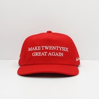 Topi Snapback 5 Panel Profil Rendah Tanpa Struktur dengan Logo Bordir Kecil Kustom, Bagian Depan Lembut dari Katun, Warna Merah