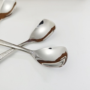 Cuillère multifonctionnelle en acier inoxydable 304 de style coréen, à tête carrée et motif martelé, pour café, dessert, miel, yaourt, soupe et nourriture pour oiseaux - Product Image 2