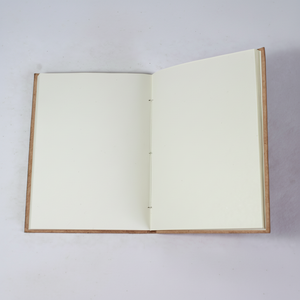 Diario de Cuero Personalizado Hecho a Mano con Diseño Repujado, Papel de Algodón Reciclado, Cuadernos con Cubierta de Cuero Vintage - Product Image 1