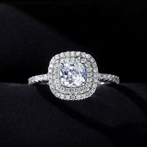 Anello da Donna con Micro Pavé di Zirconi Taglio Brillante, Elegante Gioiello per Matrimonio e Uso Quotidiano - Product Image 5