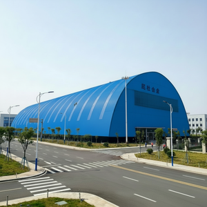 ออกแบบมาเพื่อการเล่นบาสเกตบอลและแบดมินตัน สนามกีฬาในร่มหลังนี้ผสานการออกแบบที่ทันสมัยเข้ากับโครงสร้างเหล็กสำเร็จรูปน้ำหนักเบา - Product Image 1