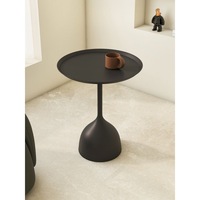 Table basse mobile miniature de style crème, table d'appoint de luxe avec fer forgé pour balcon, design créatif