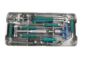 ชุดเครื่องมือผ่าตัดกระดูกสันหลังแบบรุกรานต่ำ พร้อมสกรูและร็อด - Product Image 2