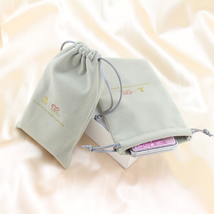 Petit sachet cadeau personnalisé avec logo imprimé pour la présentation de bijoux, pochette d'emballage pour bijoux en velours doux au toucher - Product Image 2
