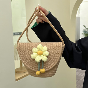 Sac de plage pour femme en coton et lin tissé, forme coquille, avec broderie florale, mini sac bandoulière, Printemps 2025 - Product Image 3
