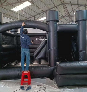 Castillo Inflable Blanco Comercial con Piscina de Pelotas, Tobogán Acuático y Alquiler - Product Image 3