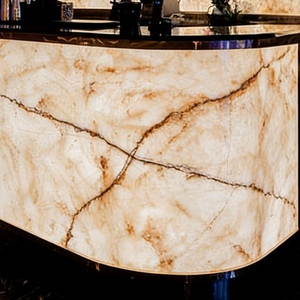 Bancone <span class=keywords><strong>Bar</strong></span> di Lusso Personalizzato in Marmo Onice Curvo Retroilluminato, Ecologico e Multifunzionale per Casa, Hotel e Club - Product Image 4